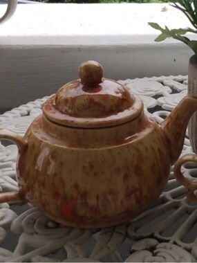 Teapot set in earthy pattern